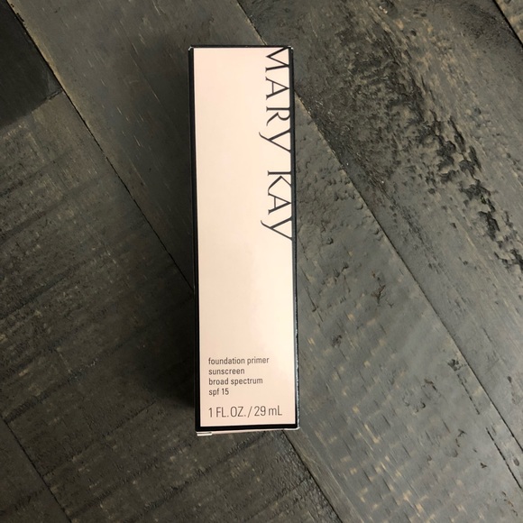 (1 LEFT) MK® Foundation Primer SPF 15* - Picture 2 of 3